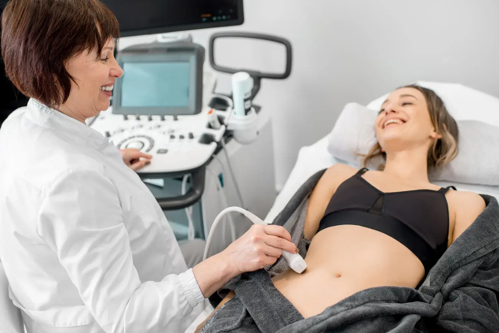 Paciente femenino realizando un ultrasound